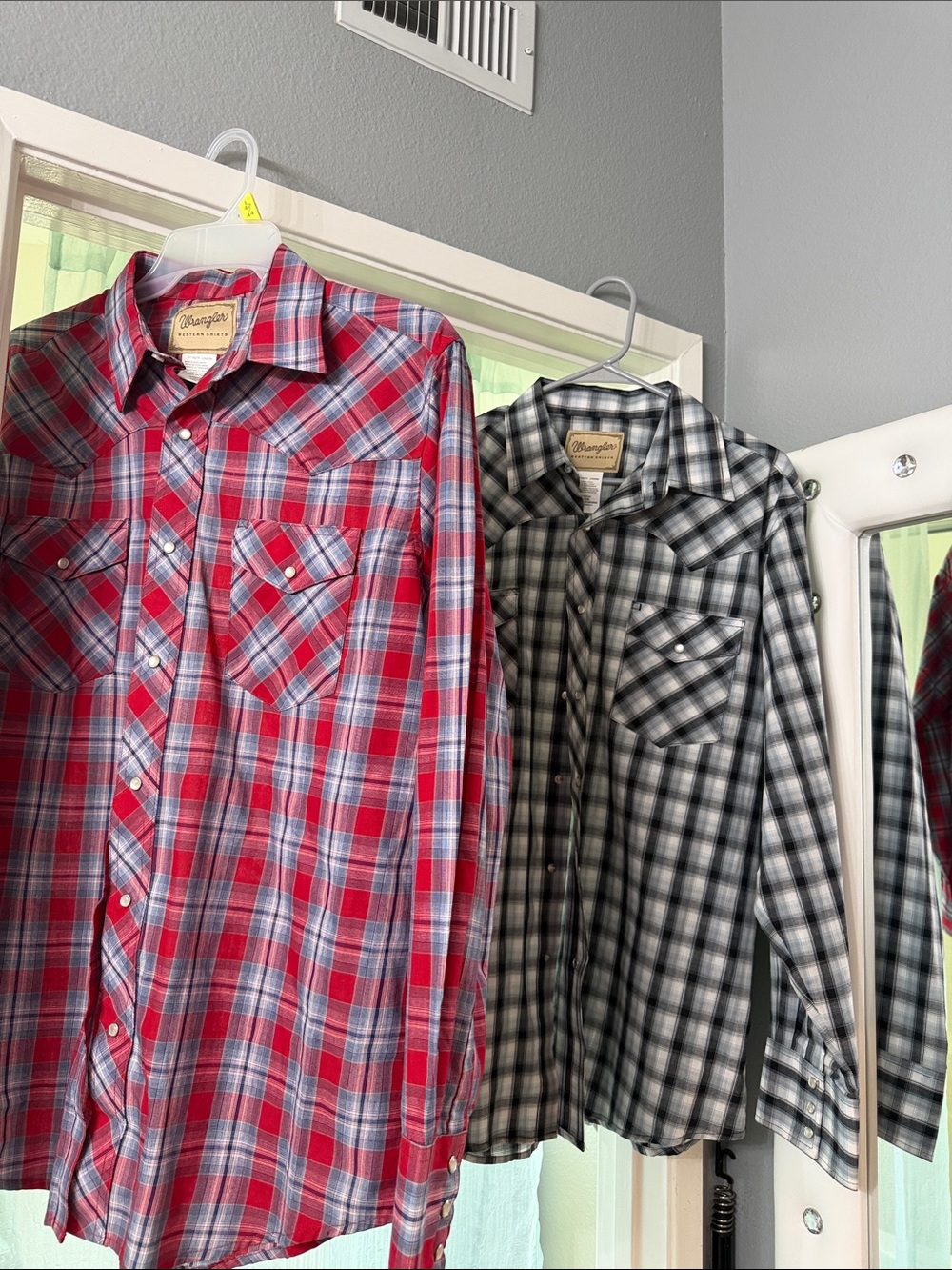 Wrangler Men's Casual Plaid Shirts - Navy and Red large